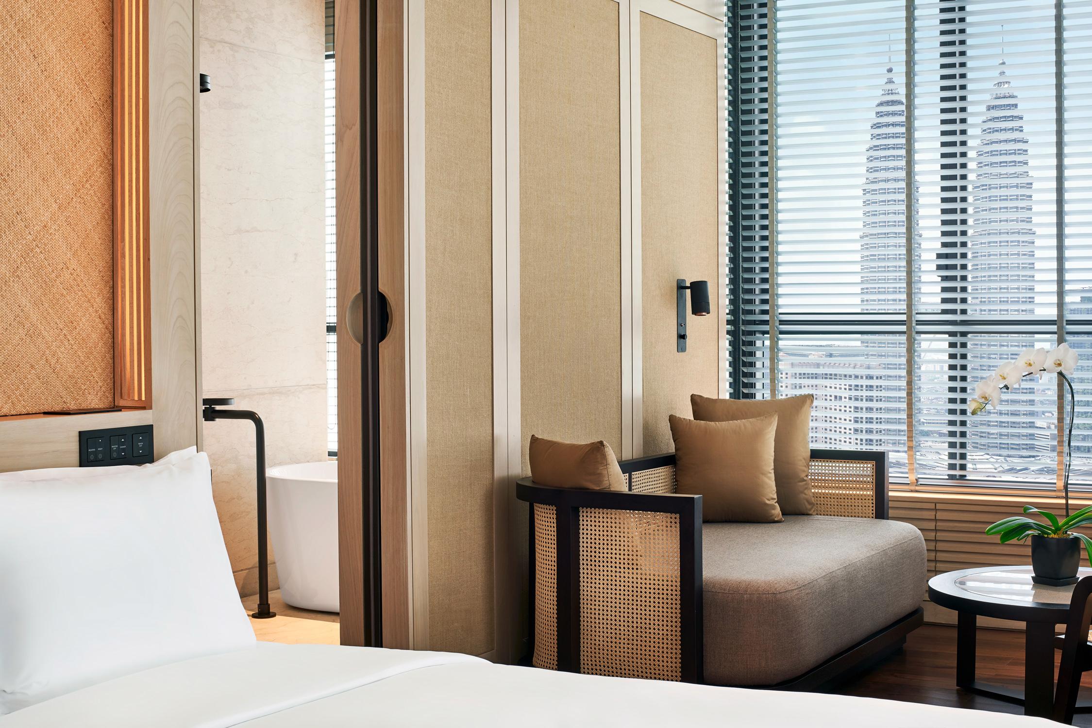 더 루마 호텔 앤 레지던스 쿠알라룸푸르 외부 사진 A guest room at the hotel