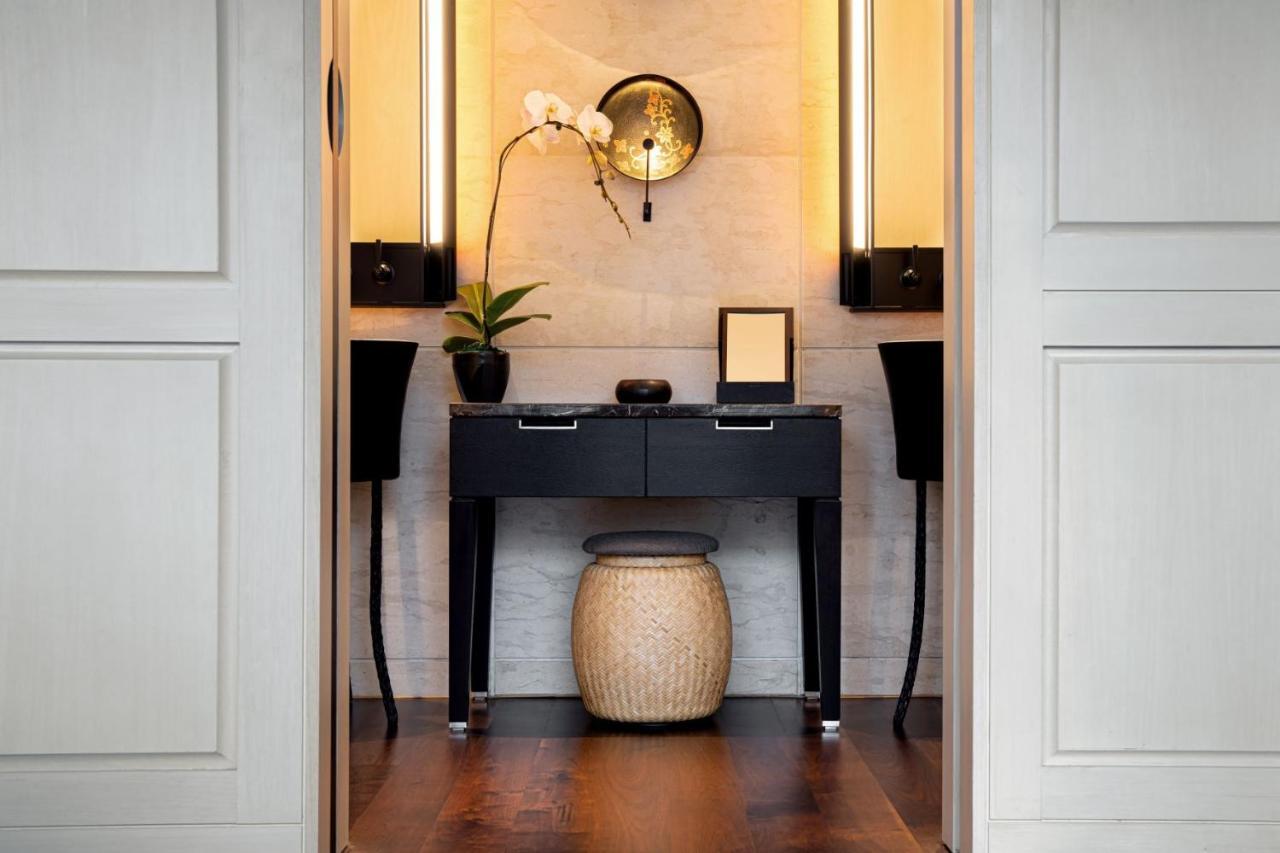 더 루마 호텔 앤 레지던스 쿠알라룸푸르 외부 사진 A console table