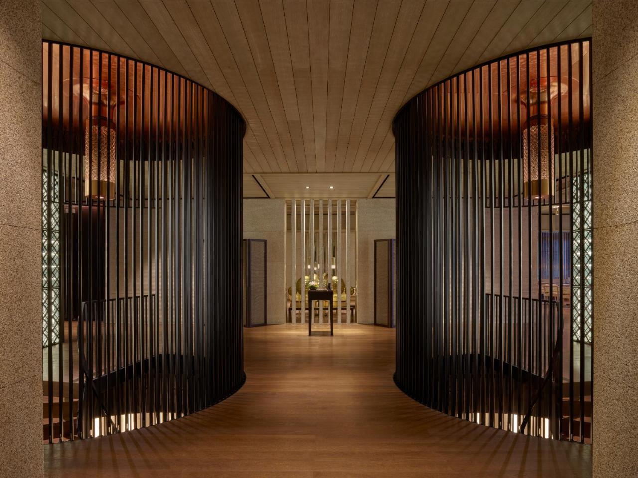 더 루마 호텔 앤 레지던스 쿠알라룸푸르 외부 사진 The entrance to the spa at The Ritz-Carlton, Kyoto